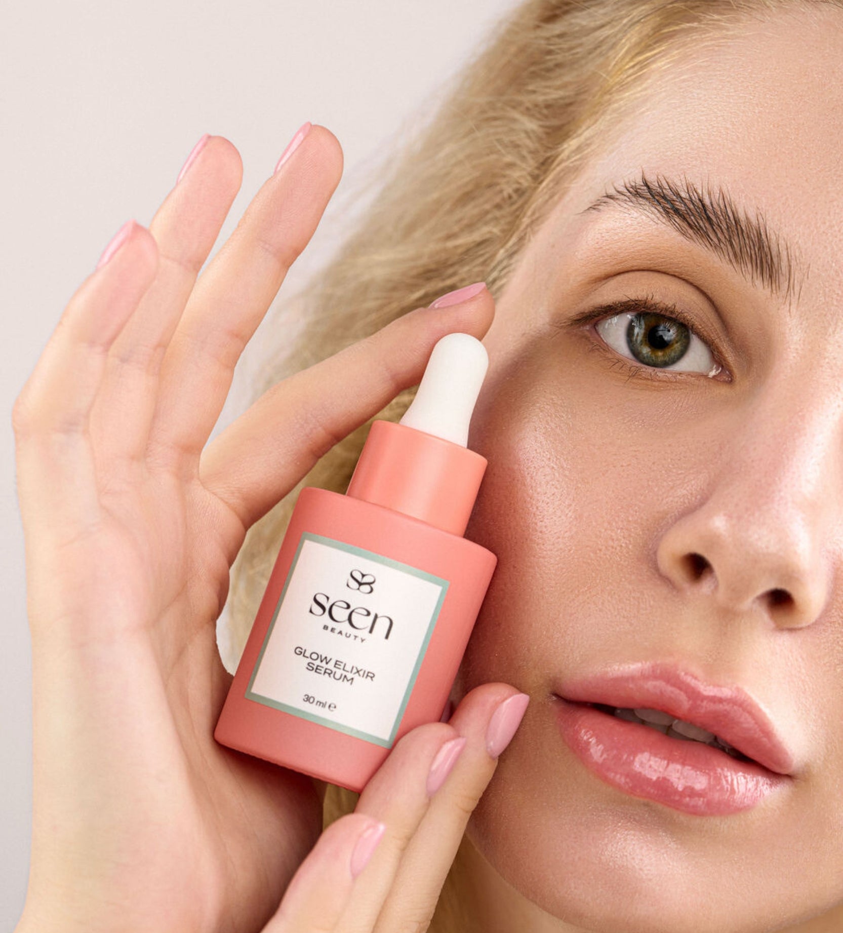 Αντιοξειδωτικός και φωτεινός ορός Glow Elixir